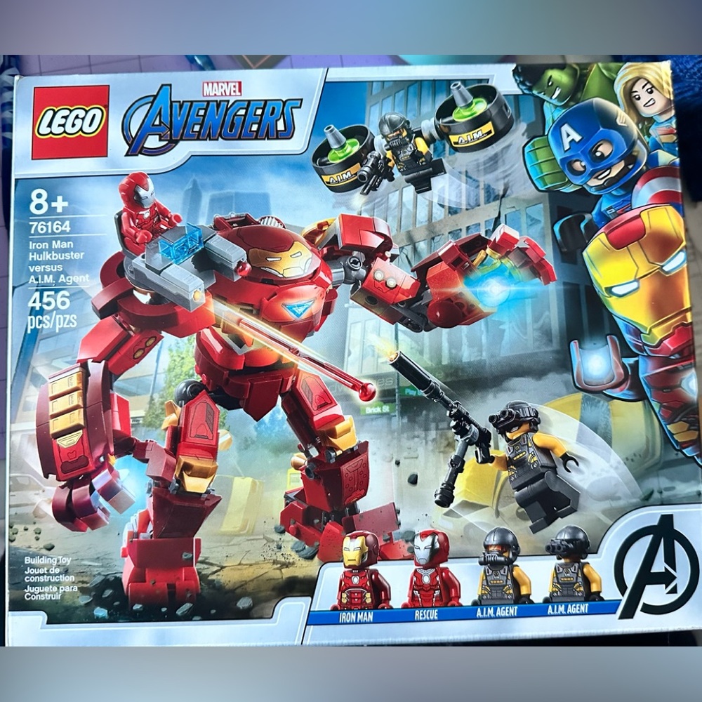 Lego Avengers “Iron Man Hulkbuster versus A.I.M. Agent” 456 piece set.